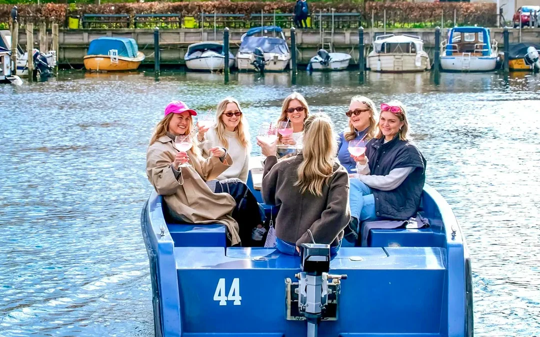 1/2/3-Hour Copenhagen Small Boat Rental Image 3