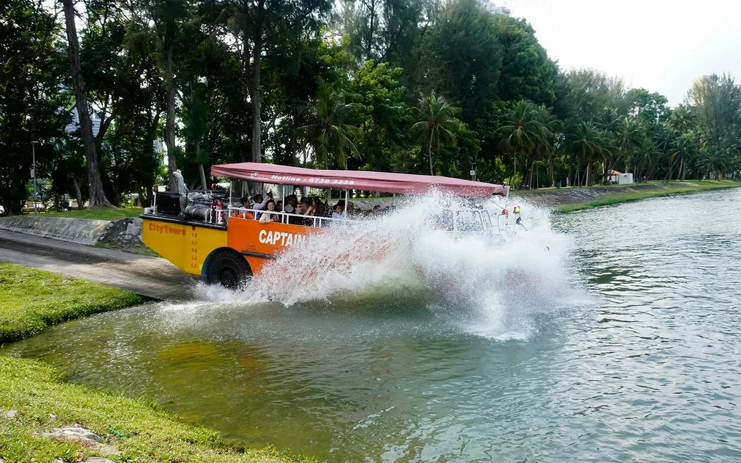 1-hour Singapore Guided Captain Explorer DUKW® Tour Image 5