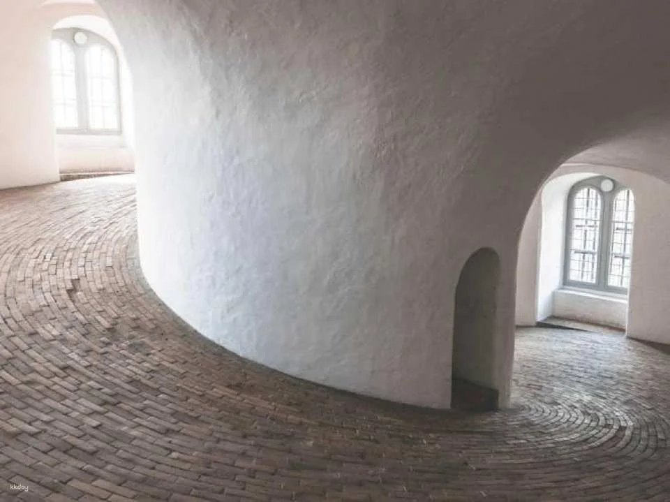 2-hour private Copenhagen history walking tour with a local