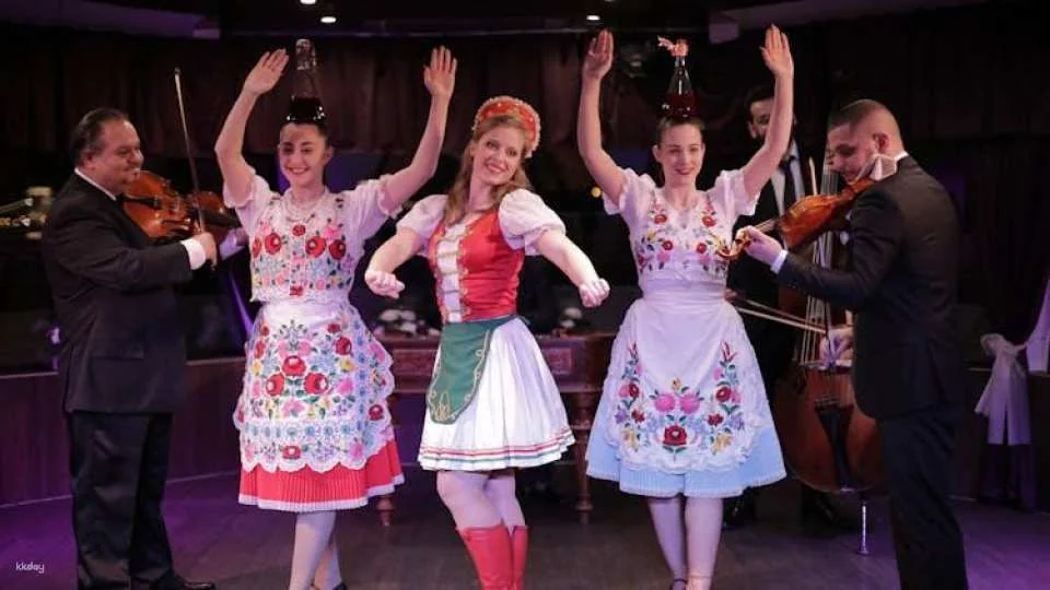 4 Course Dinner cruise with Operetta and Folk show