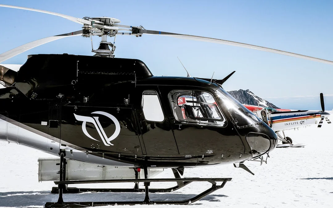 45-minutes Glacier Highlights by Helicopter or Ski Plane Flight Image 2