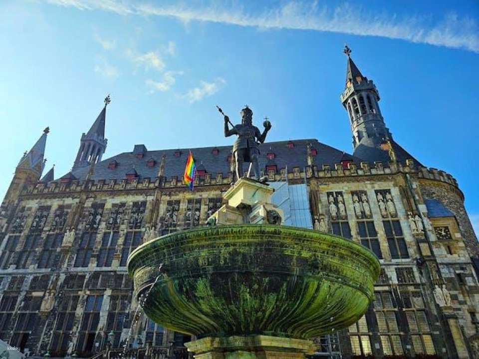 Aachen old town scavenger hunt with interactive audio book