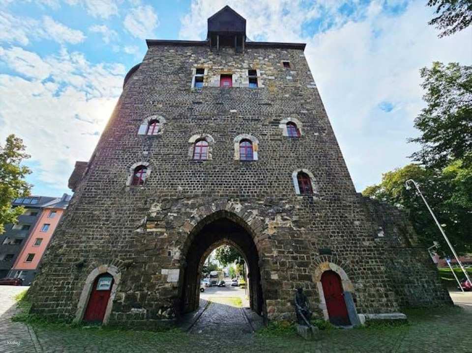 Aachen old town scavenger hunt with interactive audio book