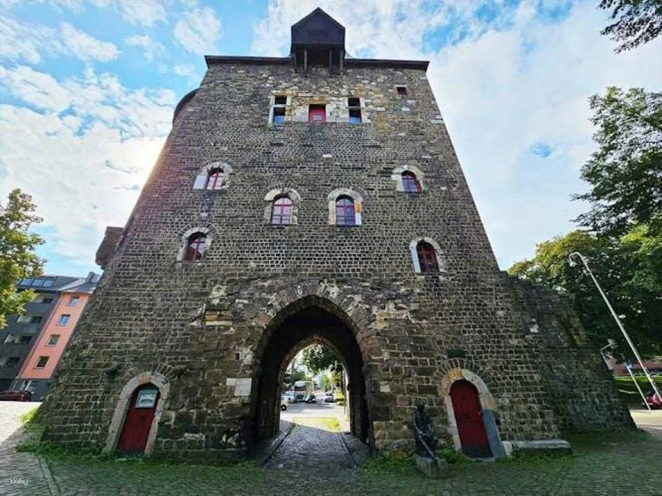 Aachen old town scavenger hunt with interactive audio book