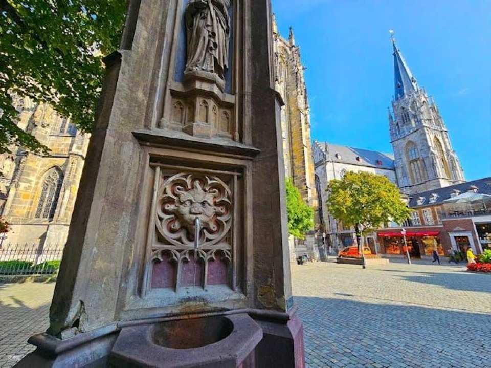 Aachen old town scavenger hunt with interactive audio book