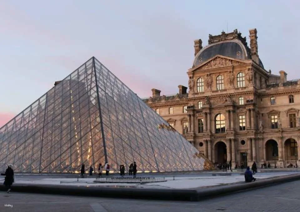 AI-Guided Walking Tour of Paris with Walky the WhatsApp Chatbot