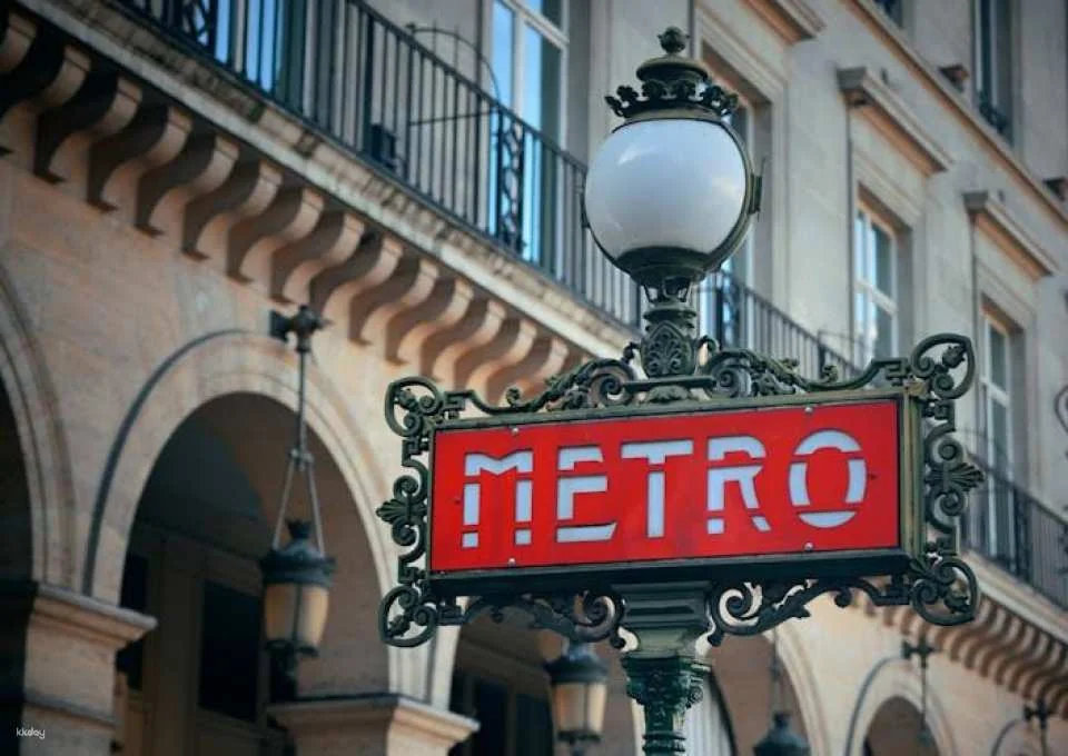 AI-Guided Walking Tour of Paris with Walky the WhatsApp Chatbot