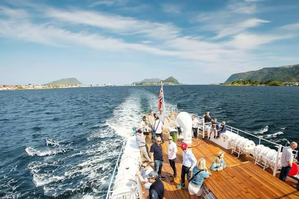 Ålesund Hjørundfjord fjord guided cruise from Ålesund