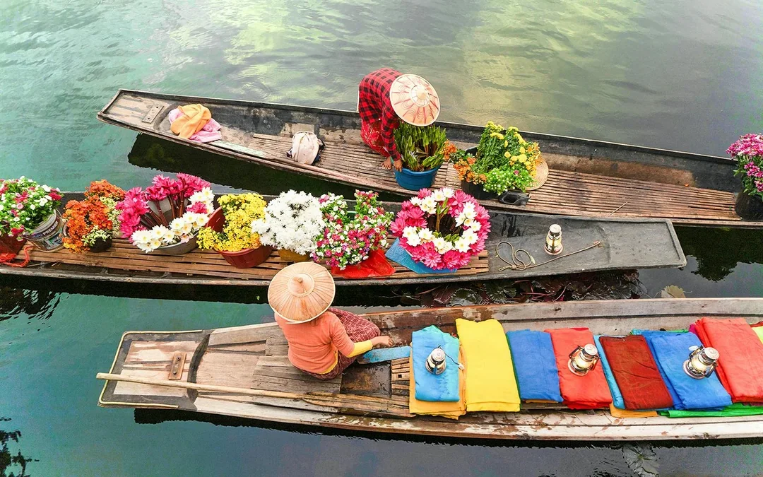 Amphawa Floating Market & Maeklong Railway Market Full-Day Guided Tour [Fri-Sun] Image 3