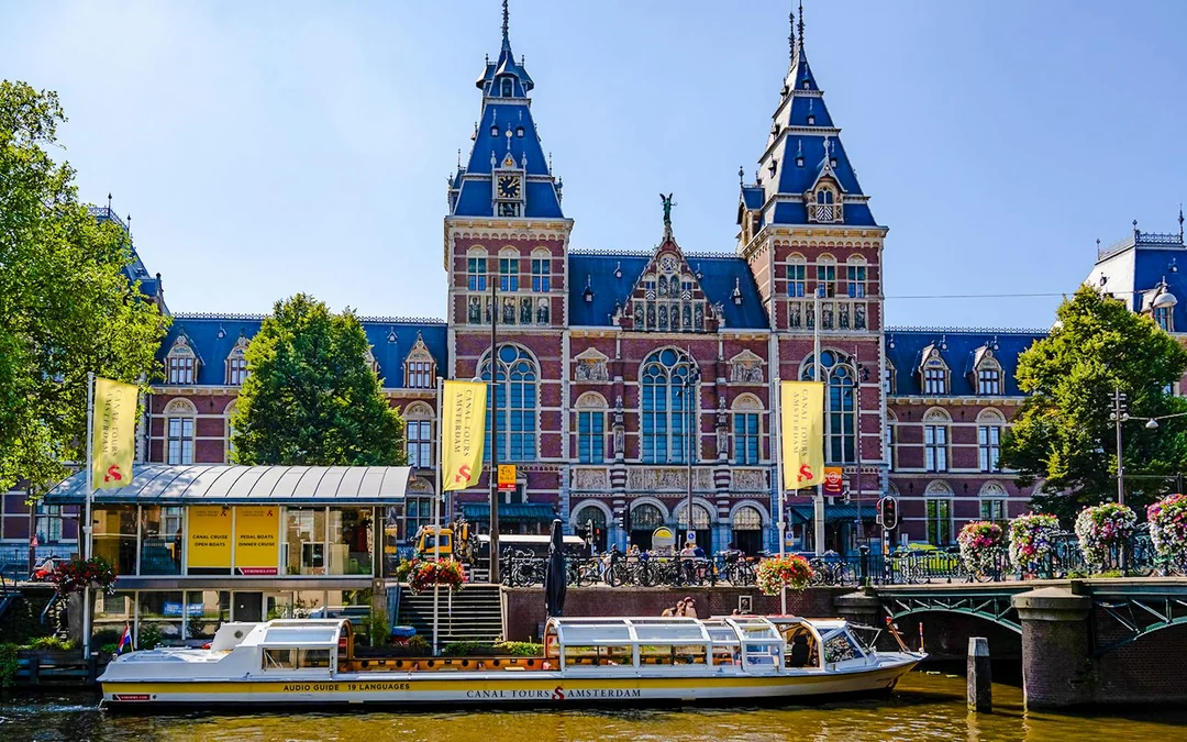 Amsterdam: 75-Min Adults-Only Cheese and Wine Evening Canal Cruise Image 6