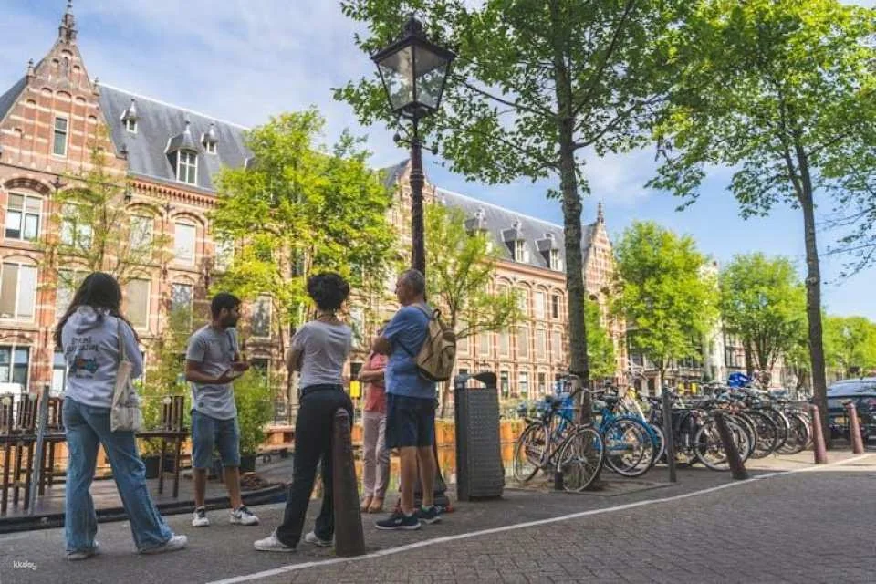 Amsterdam countryside bike tour with 1-hour canal cruise