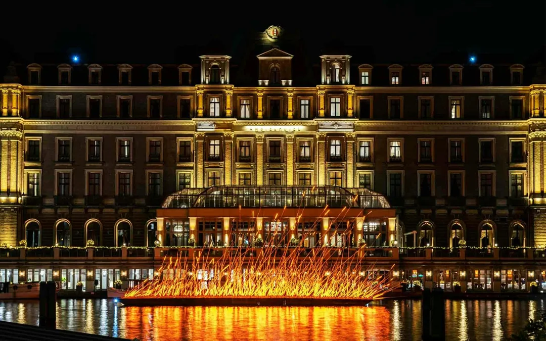 Amsterdam Light Festival Cruise with a German Audio Guide and Unlimited Drinks Image 4