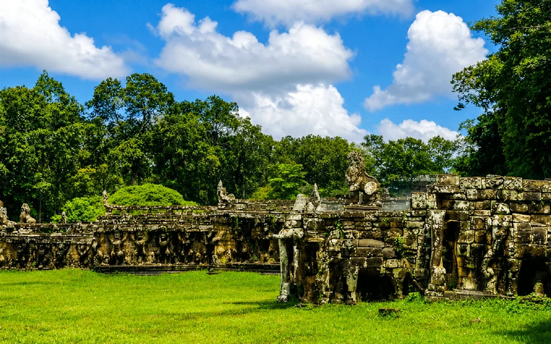 Angkor Temples Small-Group Guided Tour in Spanish Image 1