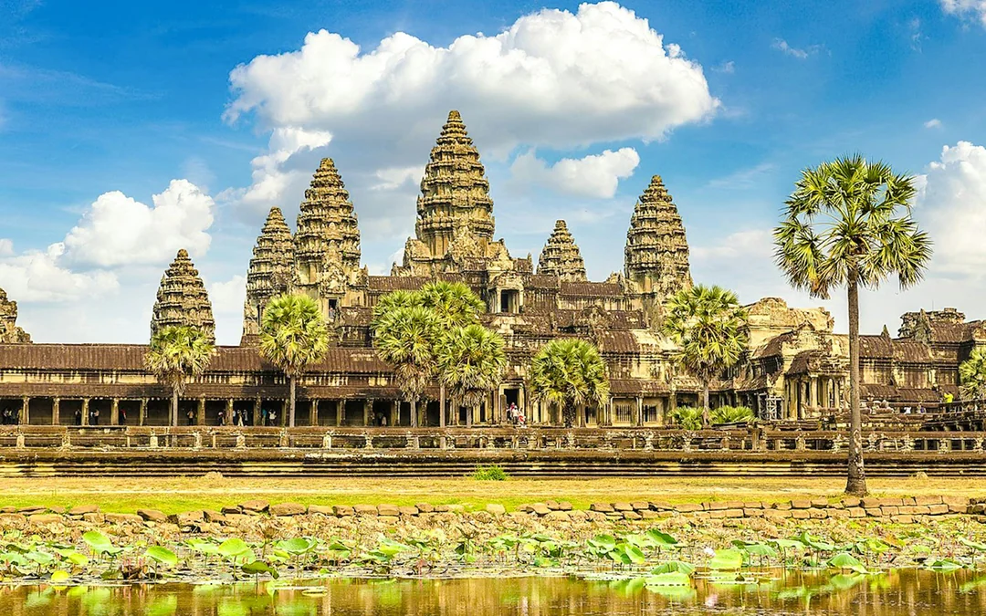 Angkor Temples Small-Group Guided Tour with French-Speaking Guide Image 2