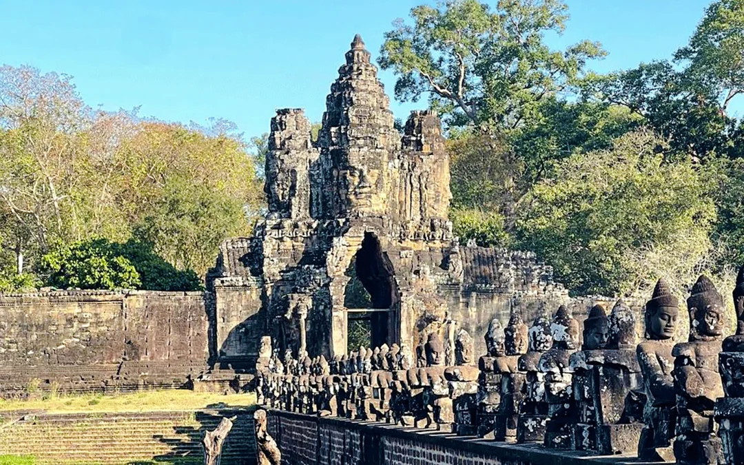 Angkor Temples Small-Group Guided Tour with French-Speaking Guide Image 6