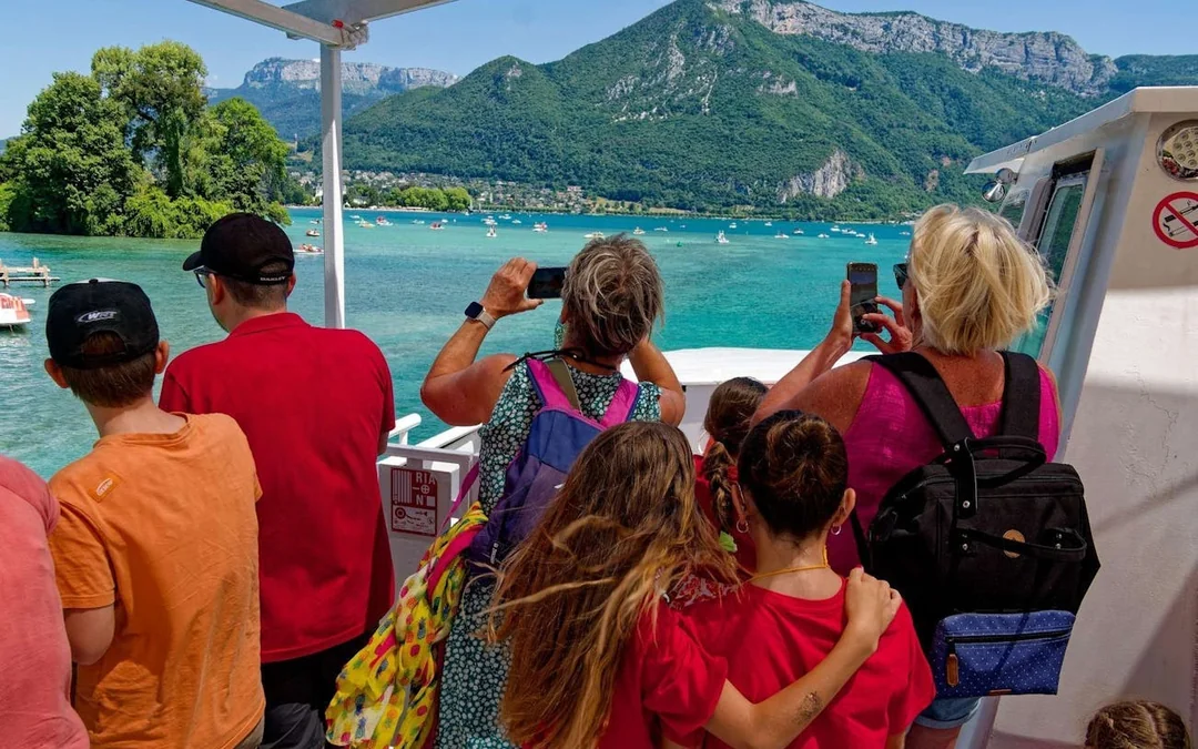 Annecy Old Town Guided Walking Tour and Lake Annecy Sightseeing Cruise Image 5