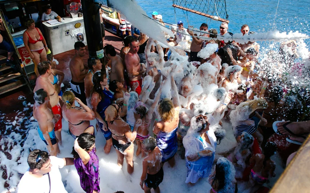 Antalya: Lara Pirate Boat Cruise with Lunch, Unlimited Soft Drinks and Hotel Transfers Image 4