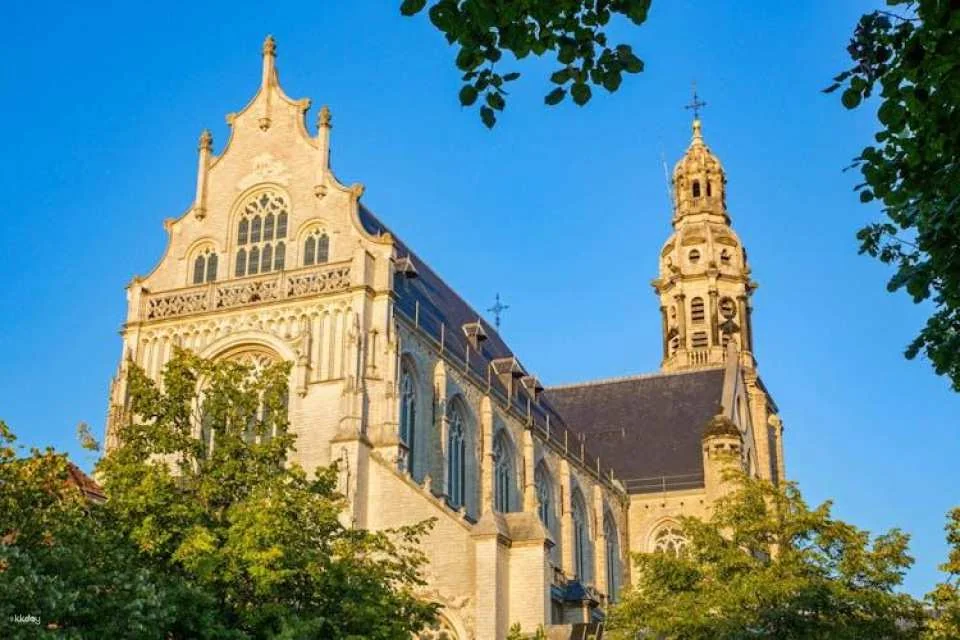 Antwerp self-guided walking tour with audio app