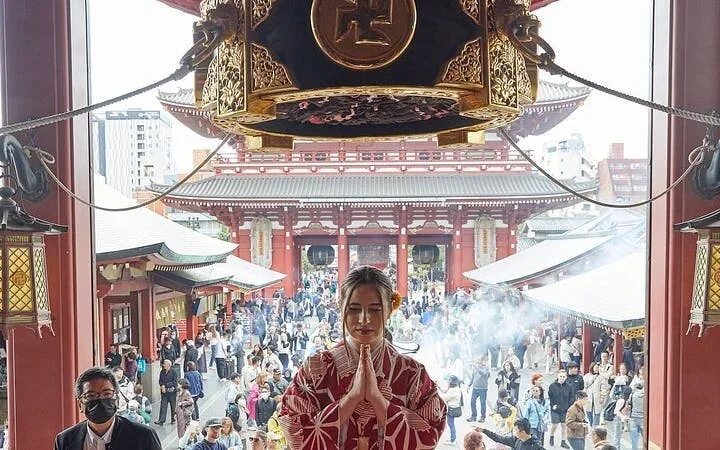 Asakusa Kimono Photography Tour with Local Guide Image 3