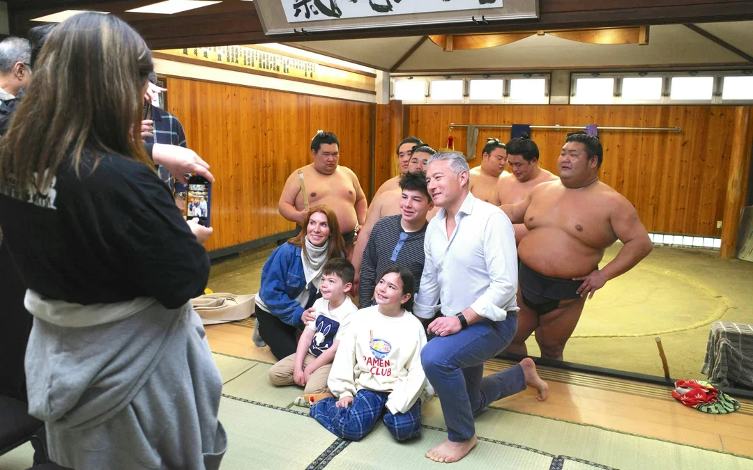Authentic Tokyo Sumo Practice with Seat, Photos, and Audio Guide Image 8