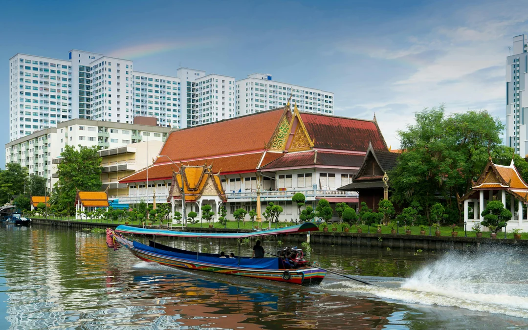 Bangkok Canal Small-Group Guided Longtail Boat Tour Image 2