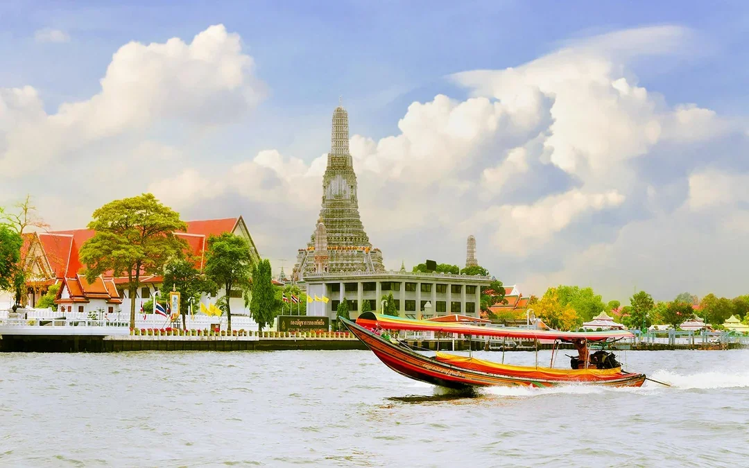 Bangkok Canal Tours – Chao Phraya River and Wat Arun Temple by Long Tail Boat Image 4