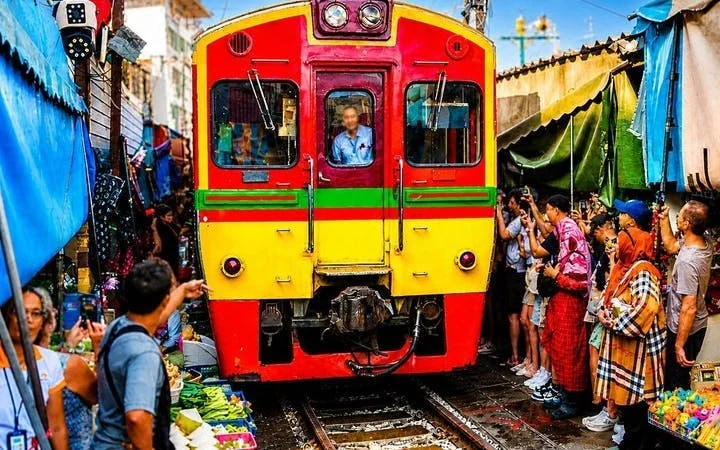 Bangkok: Floating Market Boat & Maeklong Railway Market Tour Image 9