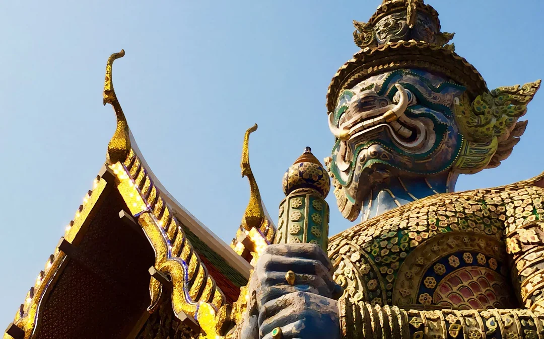 Bangkok Grand Palace and Emerald Buddha – Guided Walking Tour Image 6