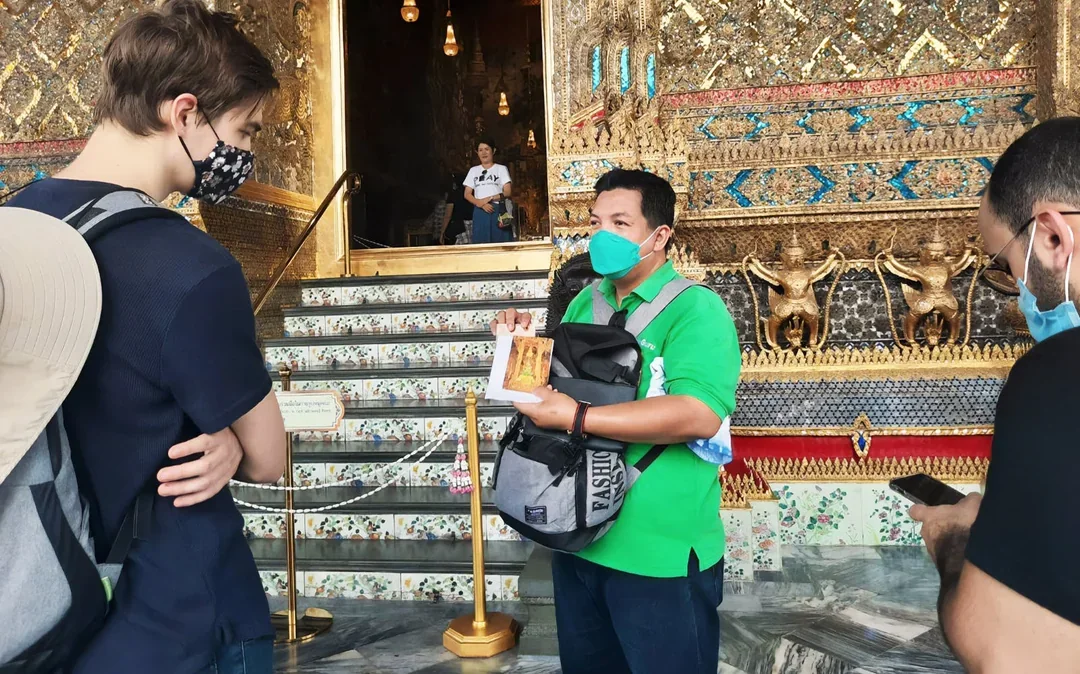 Bangkok Grand Palace and Emerald Buddha – Guided Walking Tour Image 10