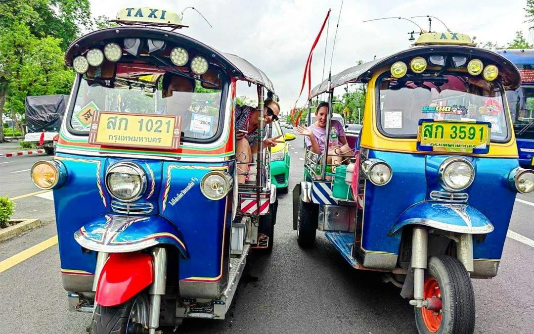 Bangkok Guided Tuk-Tuk Royal Temples Tour with Thai Costume Image 4