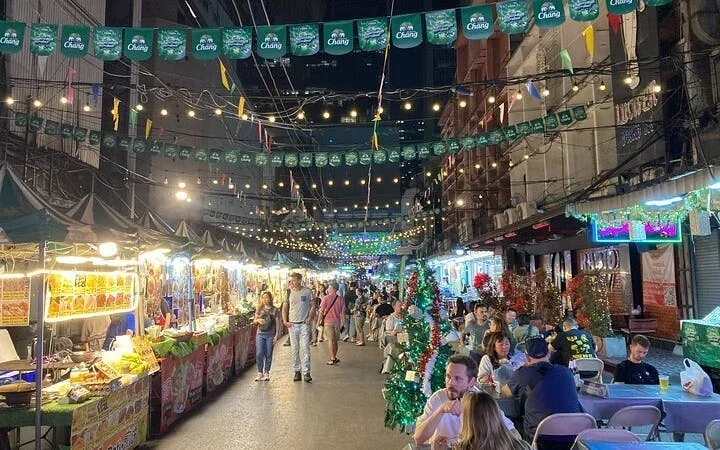 Bangkok Night Tuk Tuk Food and Drink Tour with Night Market and Hidden Bar Visit Image 5