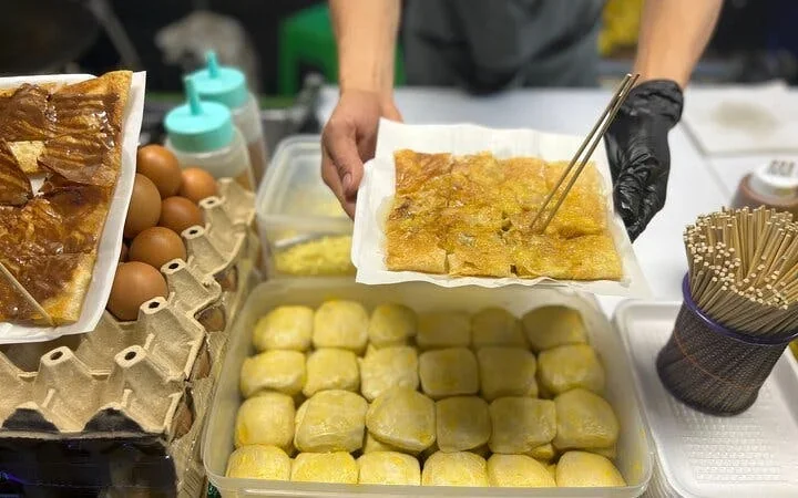 Bangkok Night Tuk Tuk Food and Drink Tour with Night Market and Hidden Bar Visit Image 10