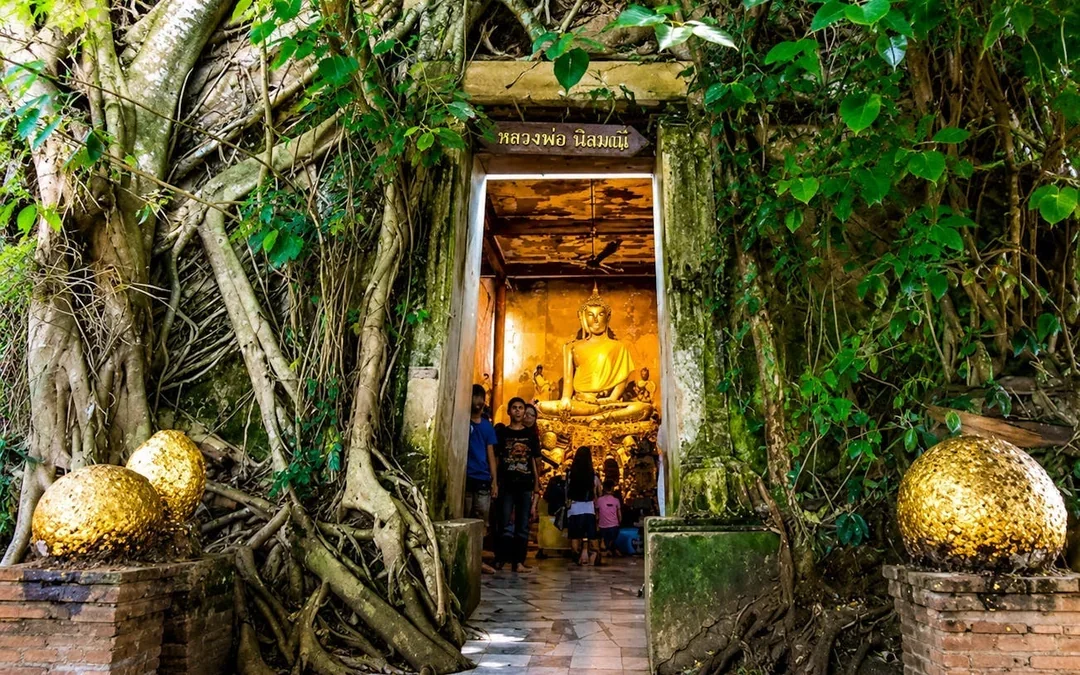 Bangkok: Railway Market, Wat Bang Kung & Klong Khon Tour Image 1