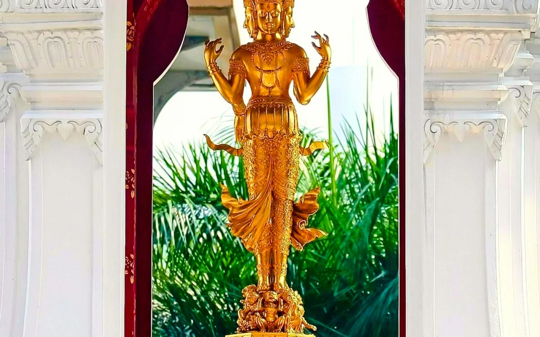 Bangkok Small-Group Hindu Shrines Walking Tour Image 3