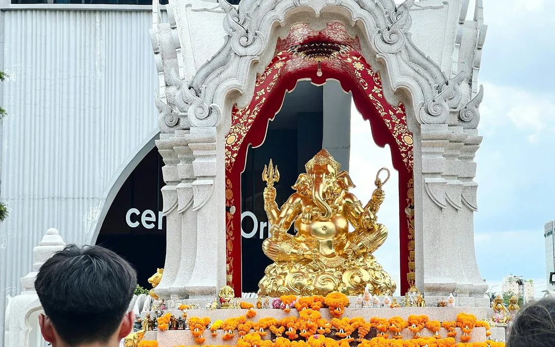 Bangkok Small-Group Hindu Shrines Walking Tour Image 4