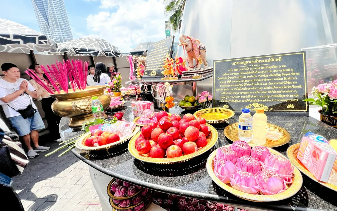 Bangkok Small-Group Hindu Shrines Walking Tour Image 5