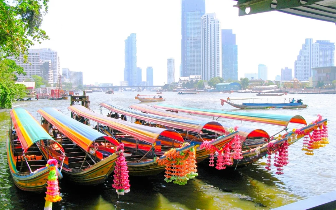 Bangkok Small-Group Royal Temples Tour with Tuk-Tuk Ride, Entry Fees Not Included Image 4