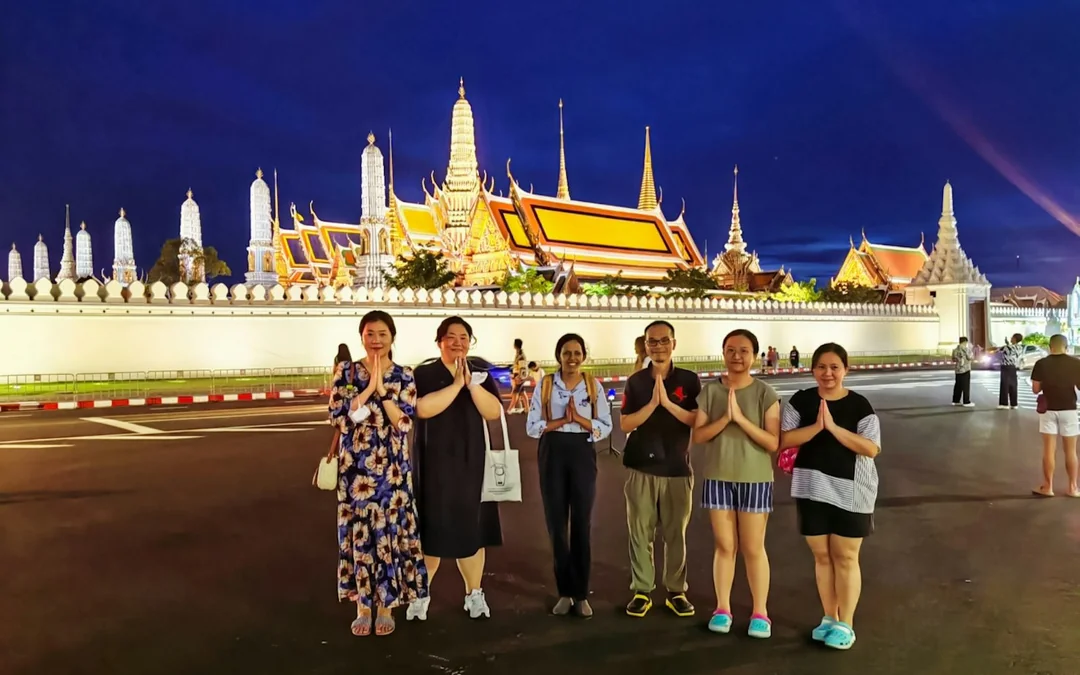 Bangkok Small-Group Tuk-Tuk Guided Tour with Lotus Flower Folding Image 3