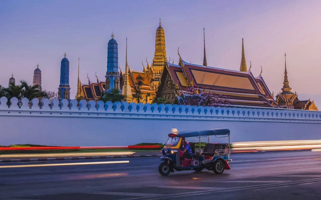 Bangkok Small-Group Tuk-Tuk Guided Tour with Lotus Flower Folding Image 5