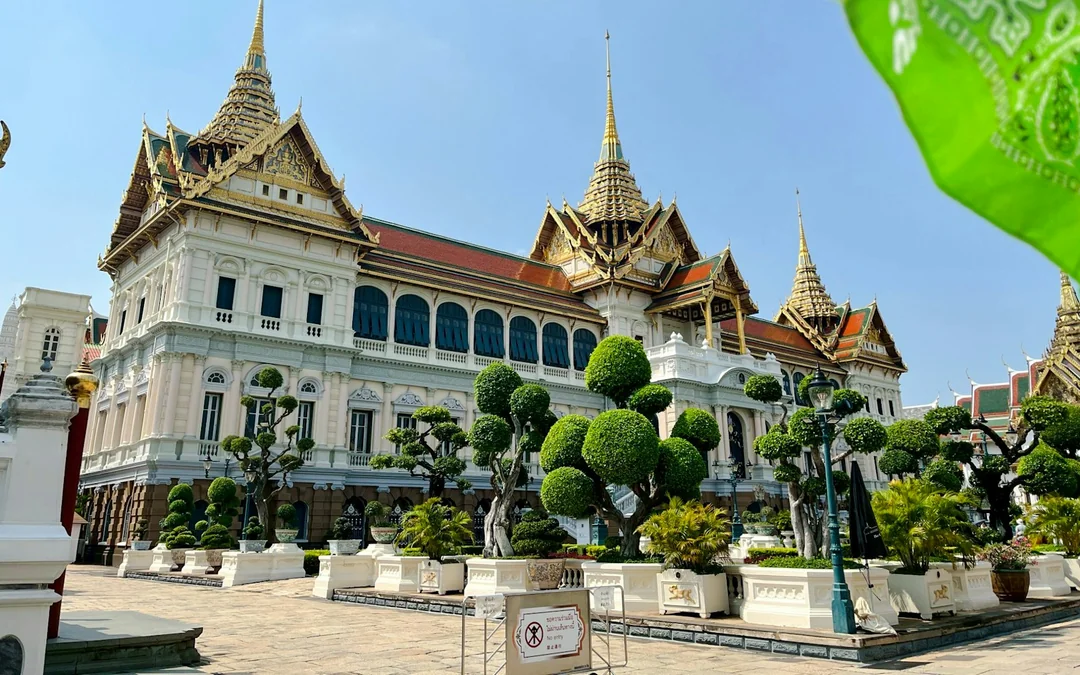 Bangkok Tuk-Tuk and Long-Tail Boat Canal Tour with Thai Costume and Wat Arun Photo Stop Image 4