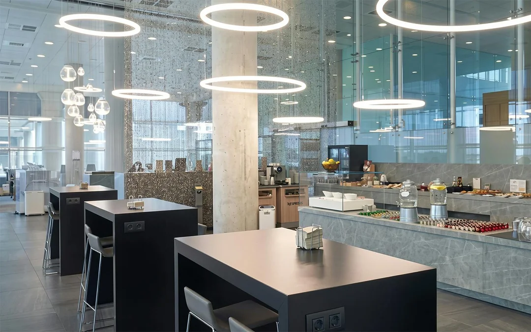 Barcelona El Prat Airport: Sala VIP Colomer Lounge at Terminal 1 Image 3