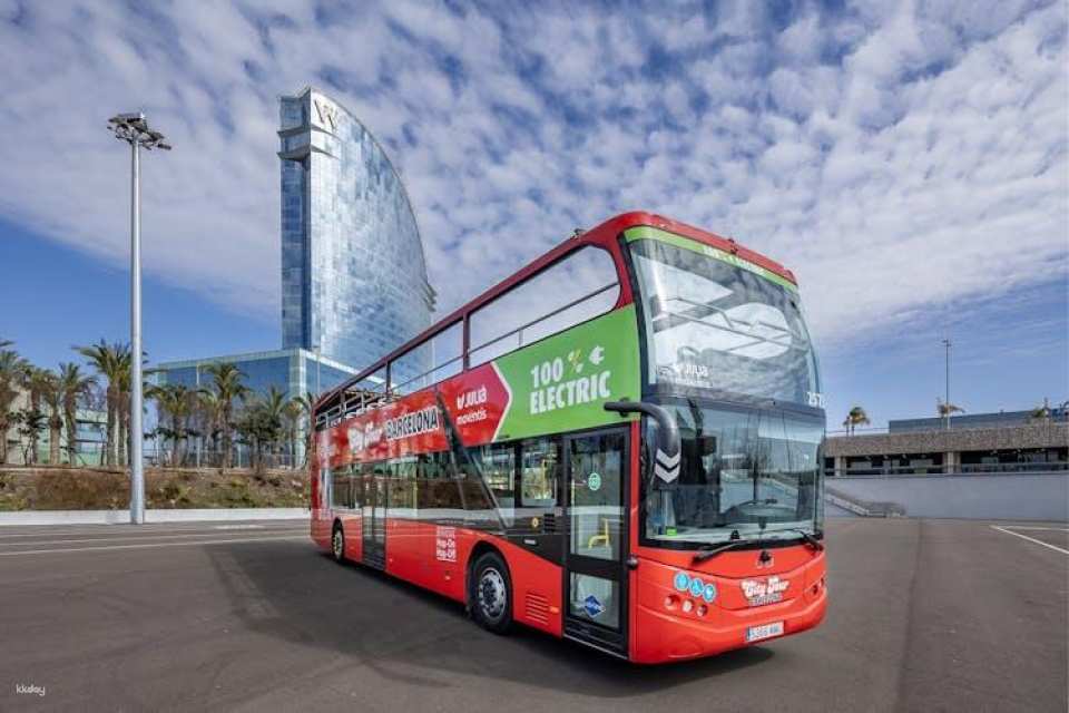 Barcelona hop-on hop-off bus tour with catamaran cruise