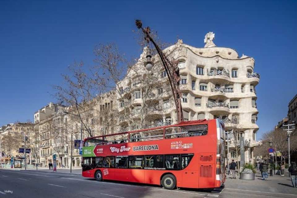 Barcelona hop-on hop-off bus tour with catamaran cruise