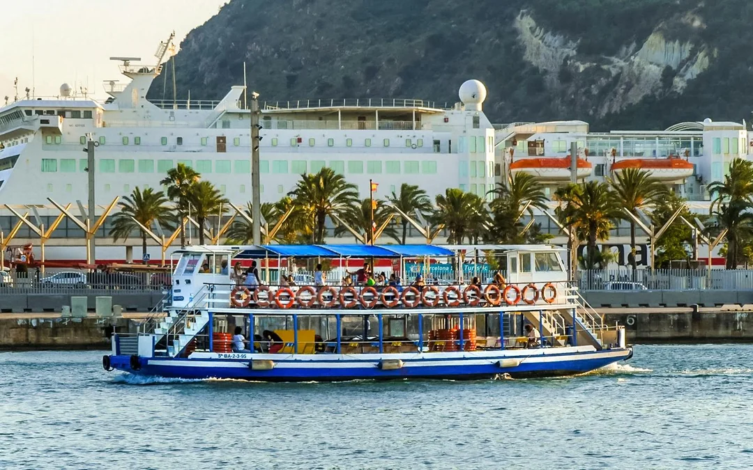 Barcelona Las Golondrinas Sightseeing Cruise Image 12