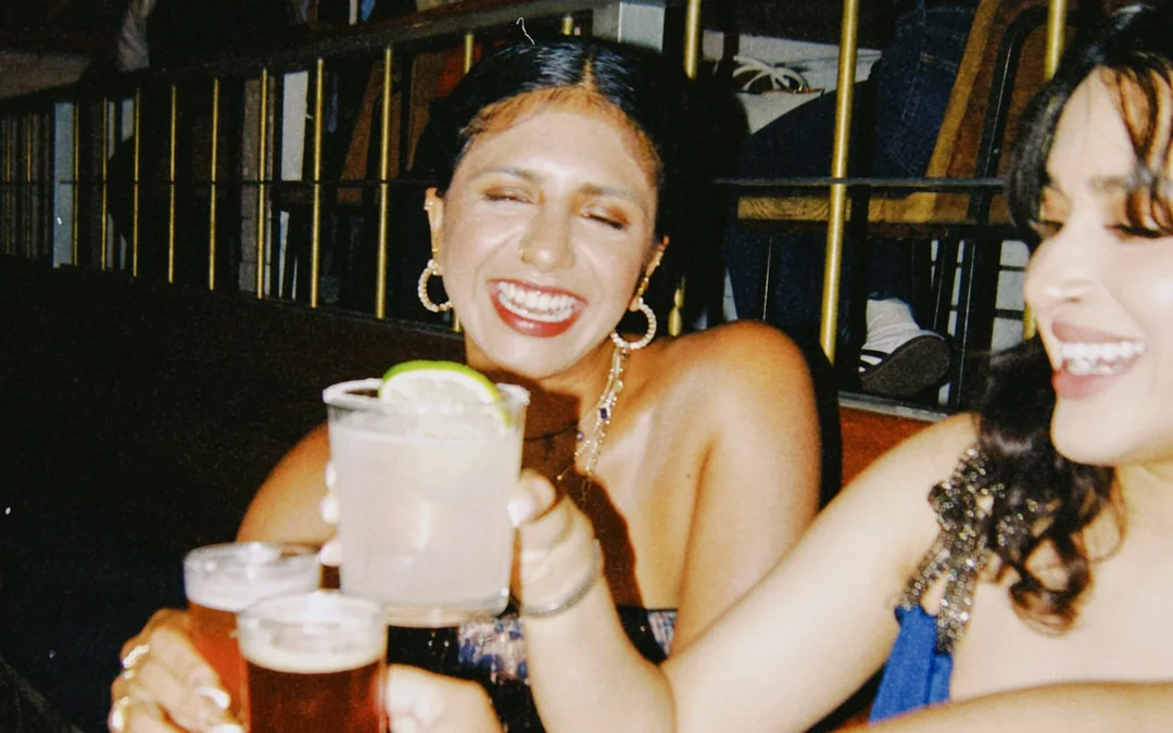 Barhopping en ROMA NORTE CDMX, tragos de bienvenida y FIESTA!!! Image 2