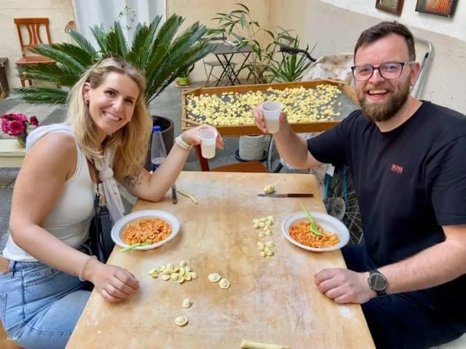 Bari walking tour with pasta experience