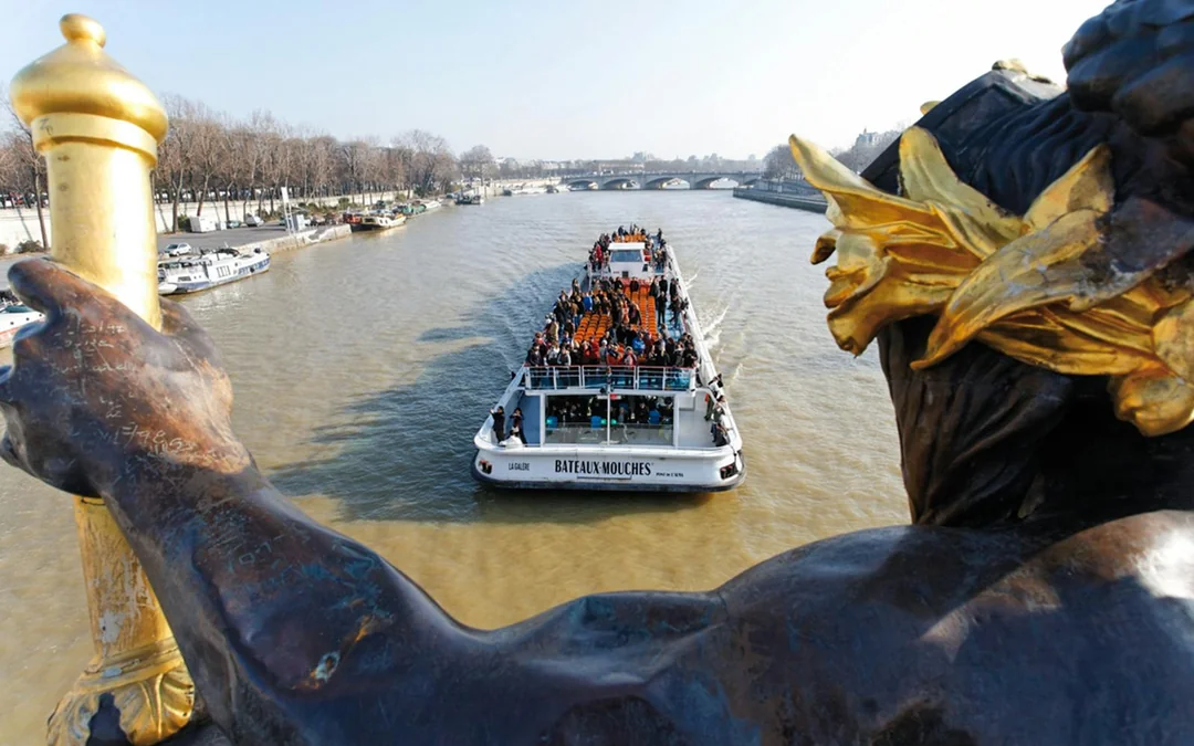 Bateaux Mouches® Seine River 1-Hour Sightseeing Cruise with Live Commentary Image 3
