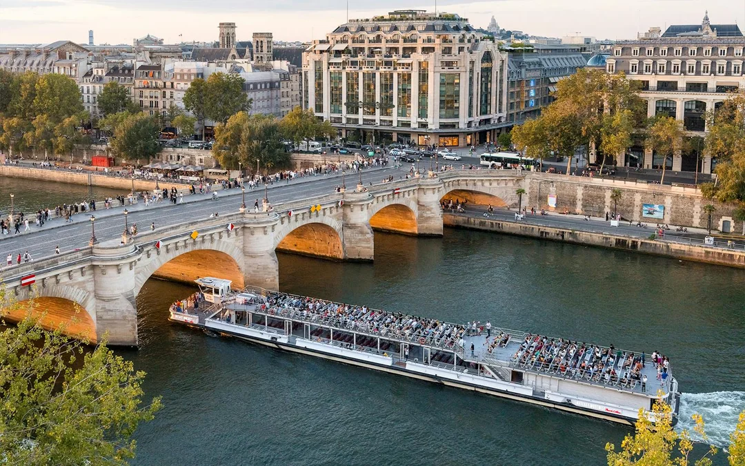 Bateaux Mouches® Seine River 1-Hour Sightseeing Cruise with Live Commentary Image 8