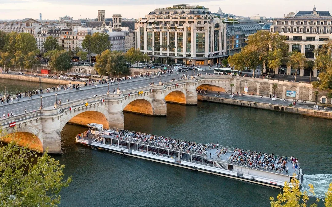 Bateaux Mouches® Seine River 1-Hour Sightseeing Cruise with Live Commentary Image 8