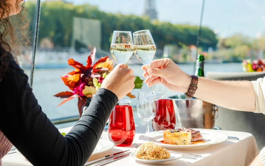 Bateaux Mouches® Seine River Lunch Cruise with Live Music Image 1